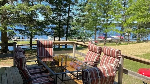 3 Bedroom/1Bath Lakeview Cottage — image 1 of 5