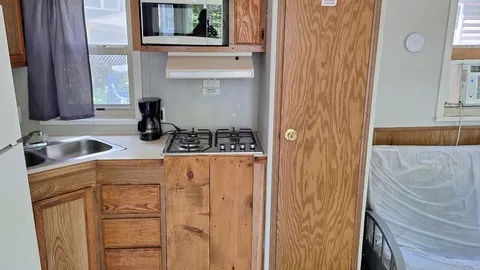 Holiday House (Sleeps 8) — image 2 of 5