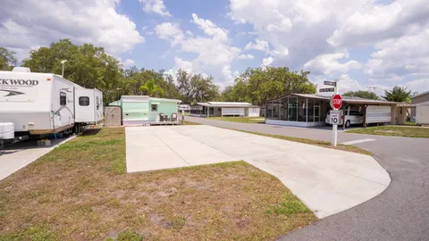Elite Full Hookup RV Site — image 2 of 4