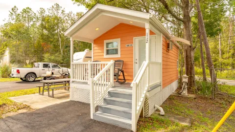 Cabin Rental Studio - Max 4 Guests — image 1 of 9