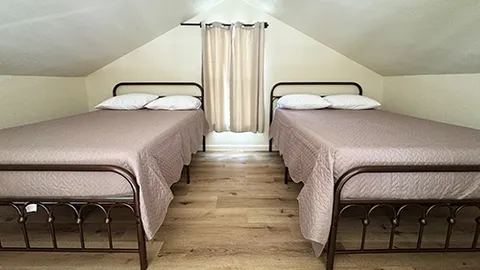 Wildlife Lane Deluxe Cabin 04 — image 2 of 20