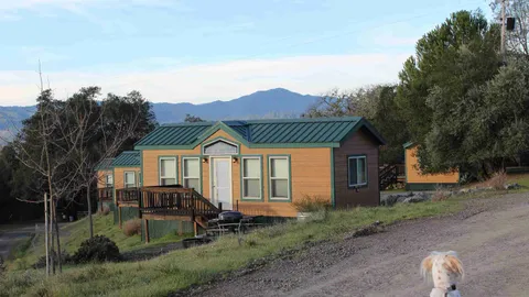 Deluxe Lodge — image 4 of 4