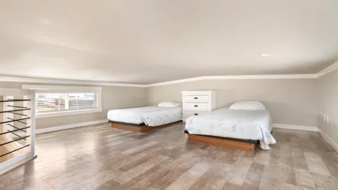 Bungalow - 1 Queen / 2 Twin Beds — image 2 of 6
