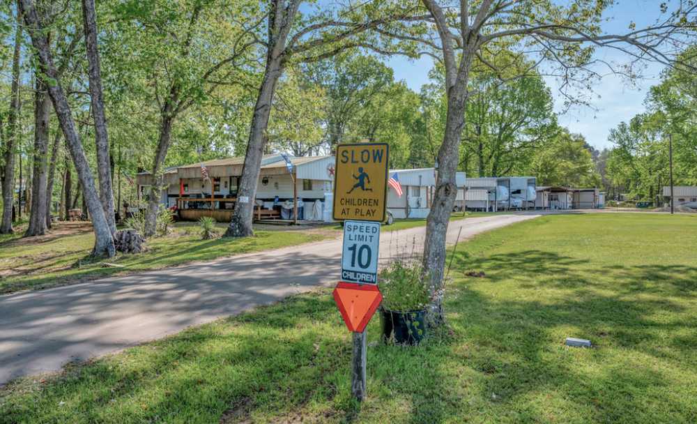 Kervins RV Park - Photo 3