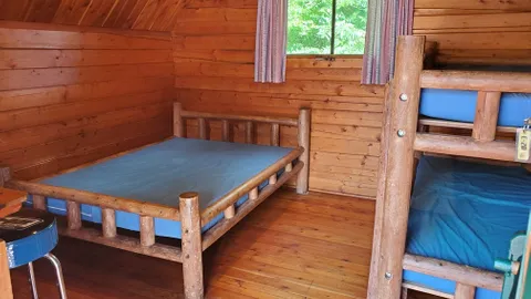 1 ROOM PRIMITIVE CABIN — image 2 of 6