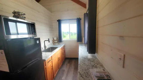 Cabins — image 2 of 8
