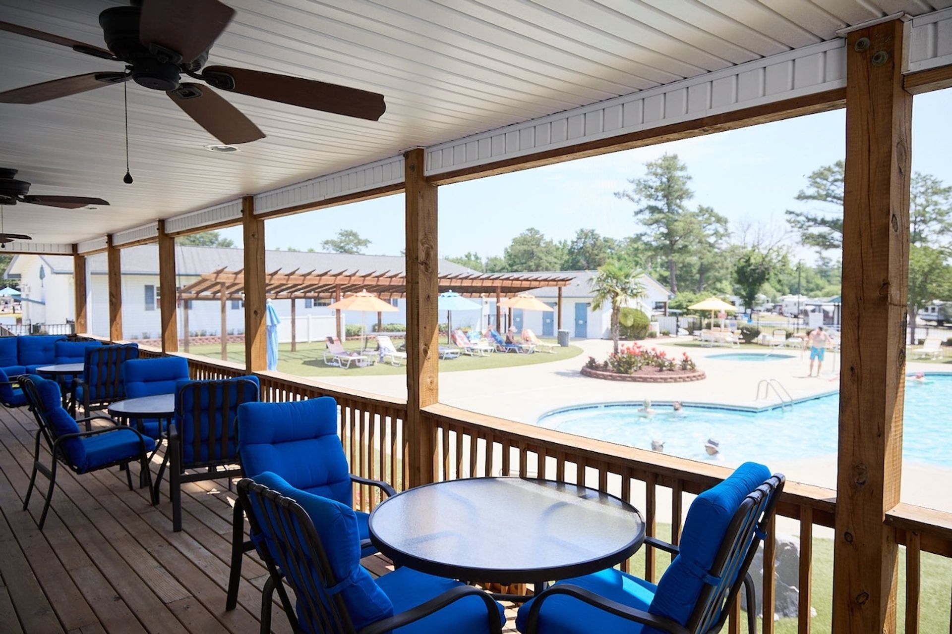 Raleigh Oaks RV Resort & Cottages - Four Oaks