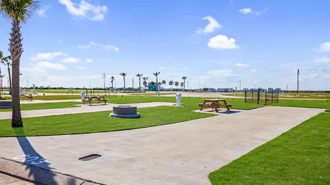 Deluxe Back-In RV Site With Dog Pen — image 1 of 10
