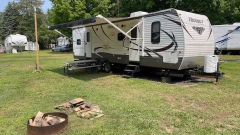 Full Hookup 30 Amp Pull Through RV Site — image 1 of 4