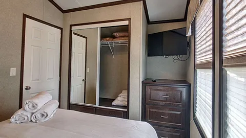 Rental Cottage 2 Bedroom — image 2 of 13