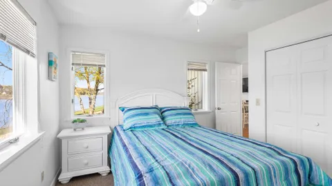 Bayfront Oasis Vacation Rental — image 9 of 9