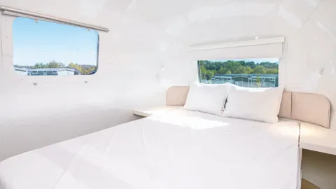 Airstream — image 2 of 12