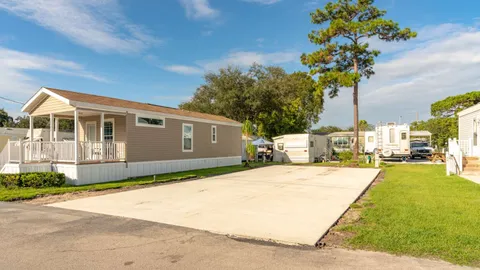 Premium Full Hookup RV Site — image 1 of 2