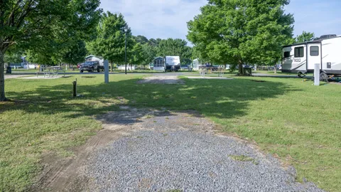 Pull-Thru FHU RV Site — image 1 of 6