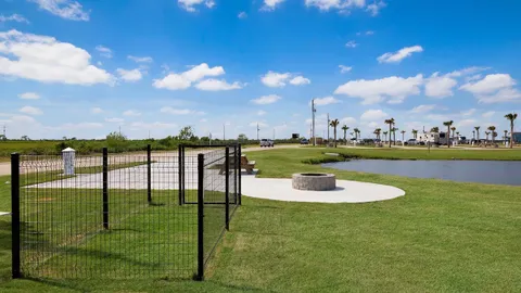 Lakefront Premier Back-In Site w/ Dog Pen — image 10 of 10