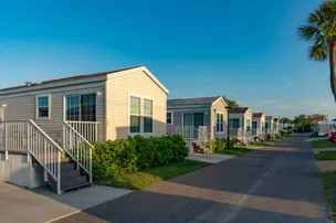 RVL Rainbow Village Largo – photo 3
