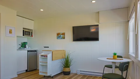 Cabin 1 - 1 Bedroom — image 5 of 5