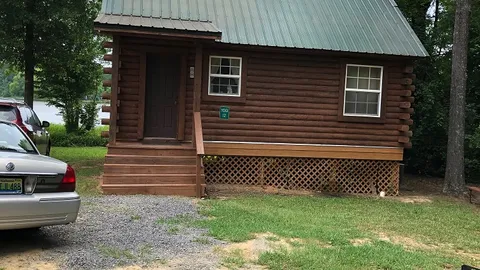 Deluxe Yogi Bear™ Cabin — image 1 of 7