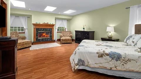 Rental House 4 Bedrooms — image 2 of 10