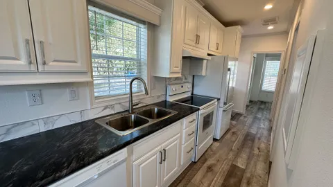 2 Bedroom Cottage — image 6 of 6