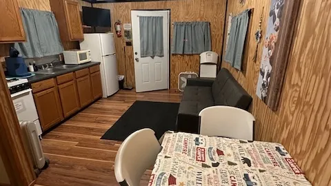 Cabin — image 4 of 4