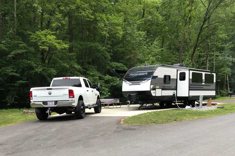 Creekside Red Carpet Pull-Thru RV Site