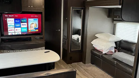 RV Rental 1 — image 2 of 4