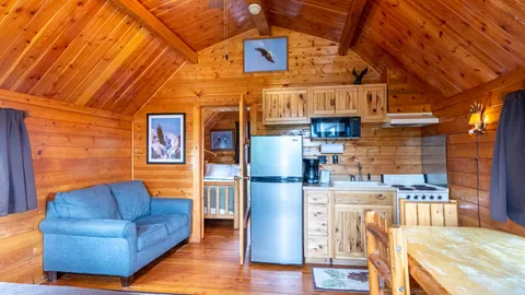 Eagle Cabin — image 2 of 5