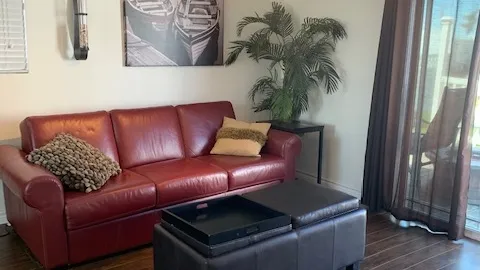 Cozy Studio Retreat - Sleeps 5 — image 2 of 6