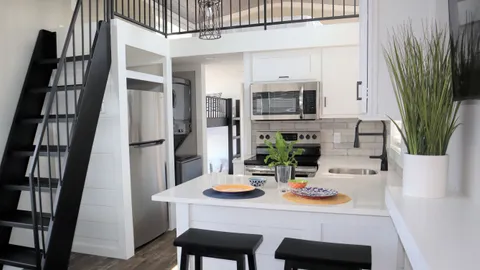 In-land Cottage 28 — image 2 of 12