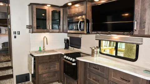 Rental RV — image 6 of 6