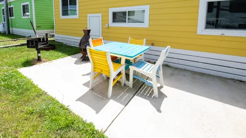 Deluxe Cabin (Queen/3 twin) — image 19 of 19