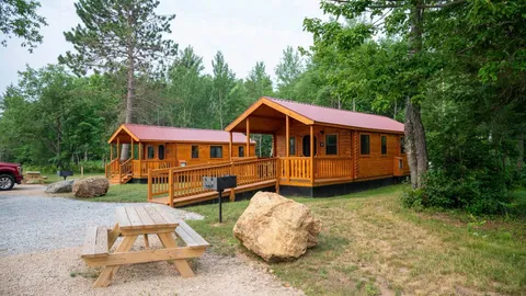 Deluxe Cabin — image 1 of 19