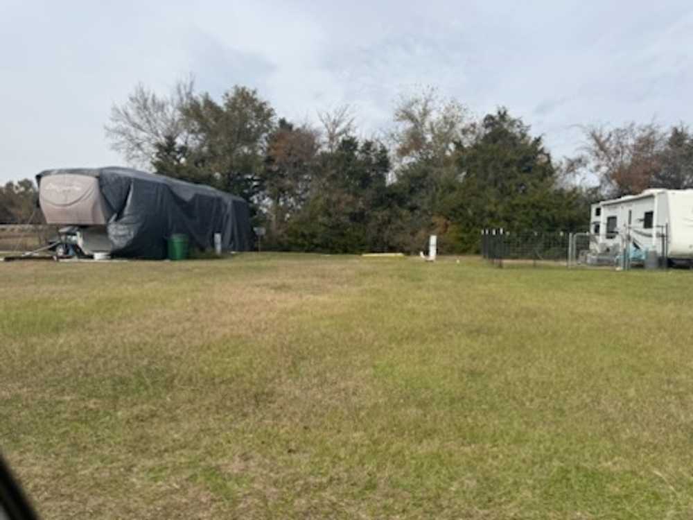 EJ's Hideaway - Donie, TX - Photo 2