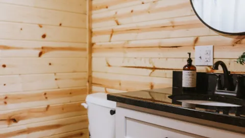 Standard Lakeview Cabin — image 2 of 12