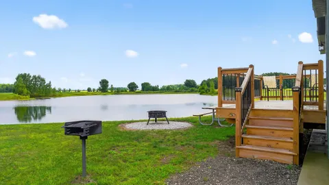Deluxe Cabin #3 - Sleeps 8 — image 1 of 6