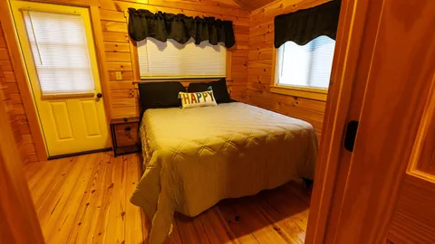 Ivy - Cabin 3 - Hobet Hideaway — image 6 of 6