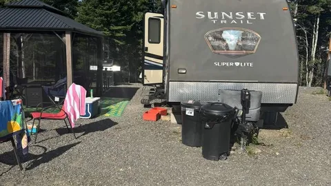 28 ft RV with Hottub Double Over Double Bunks — image 1 of 1