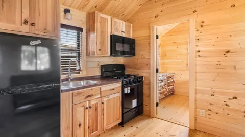 Cranberry Cottage w/covered porch — image 2 of 5