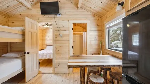 Yogi Bear™ Cottage — image 2 of 11
