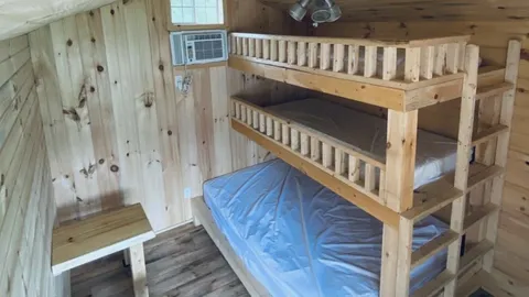 Rustic Kabin (A/C)  / Kabin Rustique (Air Conditionné) — image 13 of 13