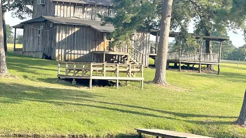 Cabin 04 — image 2 of 10