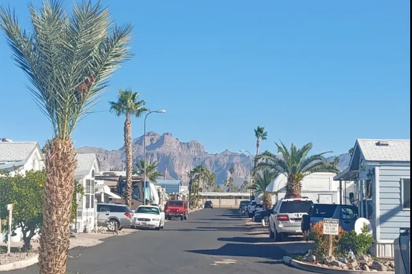 Carefree Manor RV Resort – photo 1