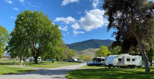 Lakeshore RV Park & Marina campground
