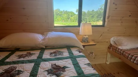 Lakehouse Resort Hootin' Hollow A-pod 4 Rend Lake — image 2 of 9
