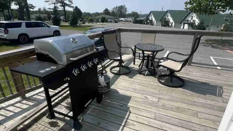Bungalow - Sunnyside (6 Person) — image 10 of 10