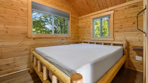 Deluxe Plus Cottage — image 2 of 8