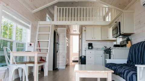 Lakefront Cottage — image 2 of 9