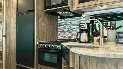 RV Rental, Aspen w/ BunkHouse, Waterviews — image 2 of 16