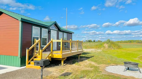 Deluxe Cabin #6 - Sleeps 6 — image 1 of 5